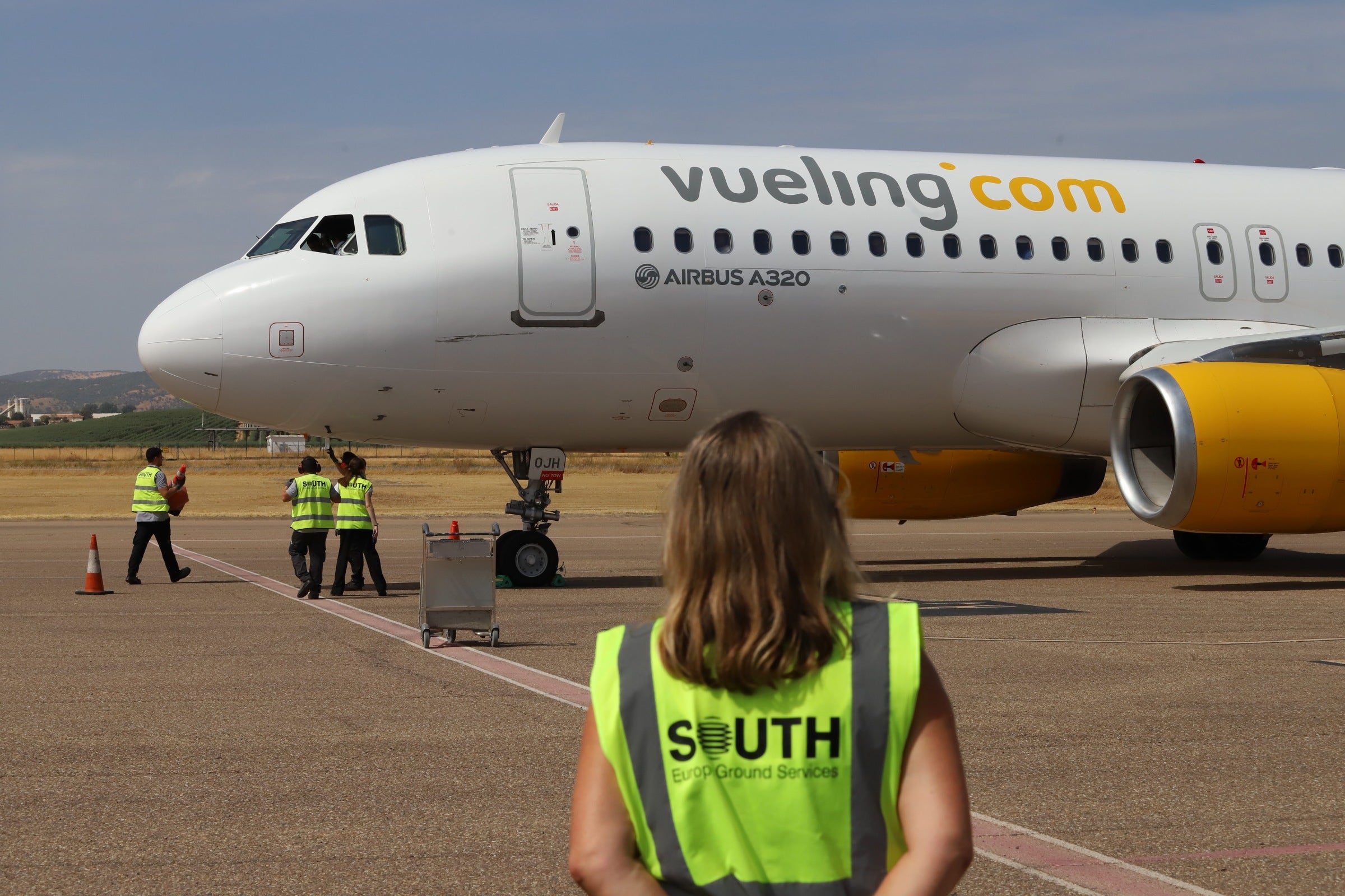 Así ha sido la llegada al aeropuerto de Córdoba del primer vuelo de Vueling