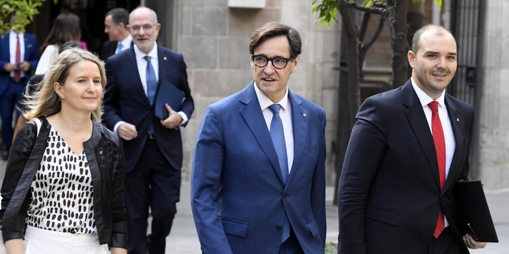 Dimiten en dos semanas los cargos de Illa que ejecutan las cesiones a los socios separatistas