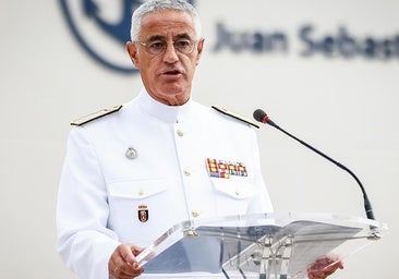 El jefe de la Armada subraya a Vox que su misión es «ayudar y salvar» a inmigrantes en el mar, no bloquearlos