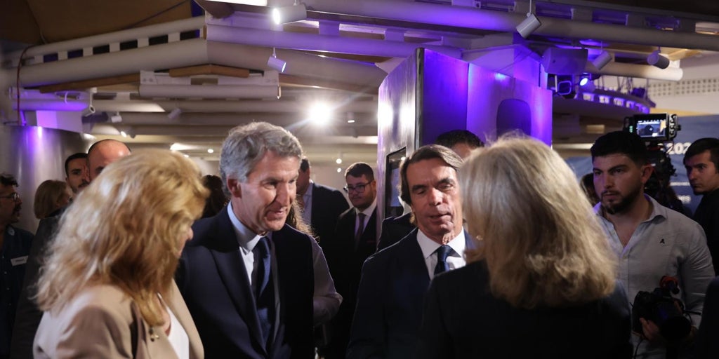 Feijóo y Aznar muestran unidad frente a un «Sanchismo terminal» pero «peligroso»