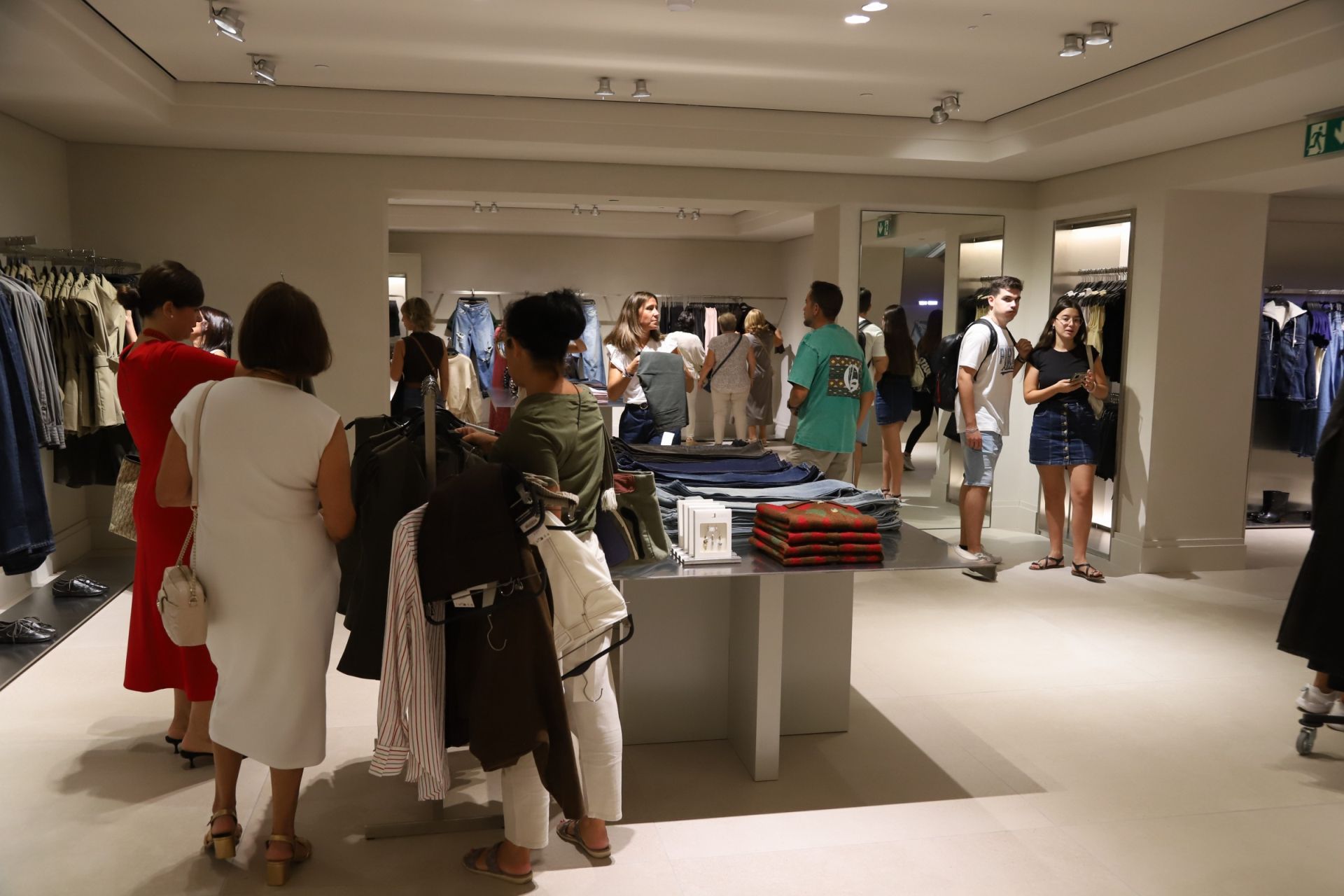 En imágenes, la inauguración de la megatienda de Zara en Córdoba