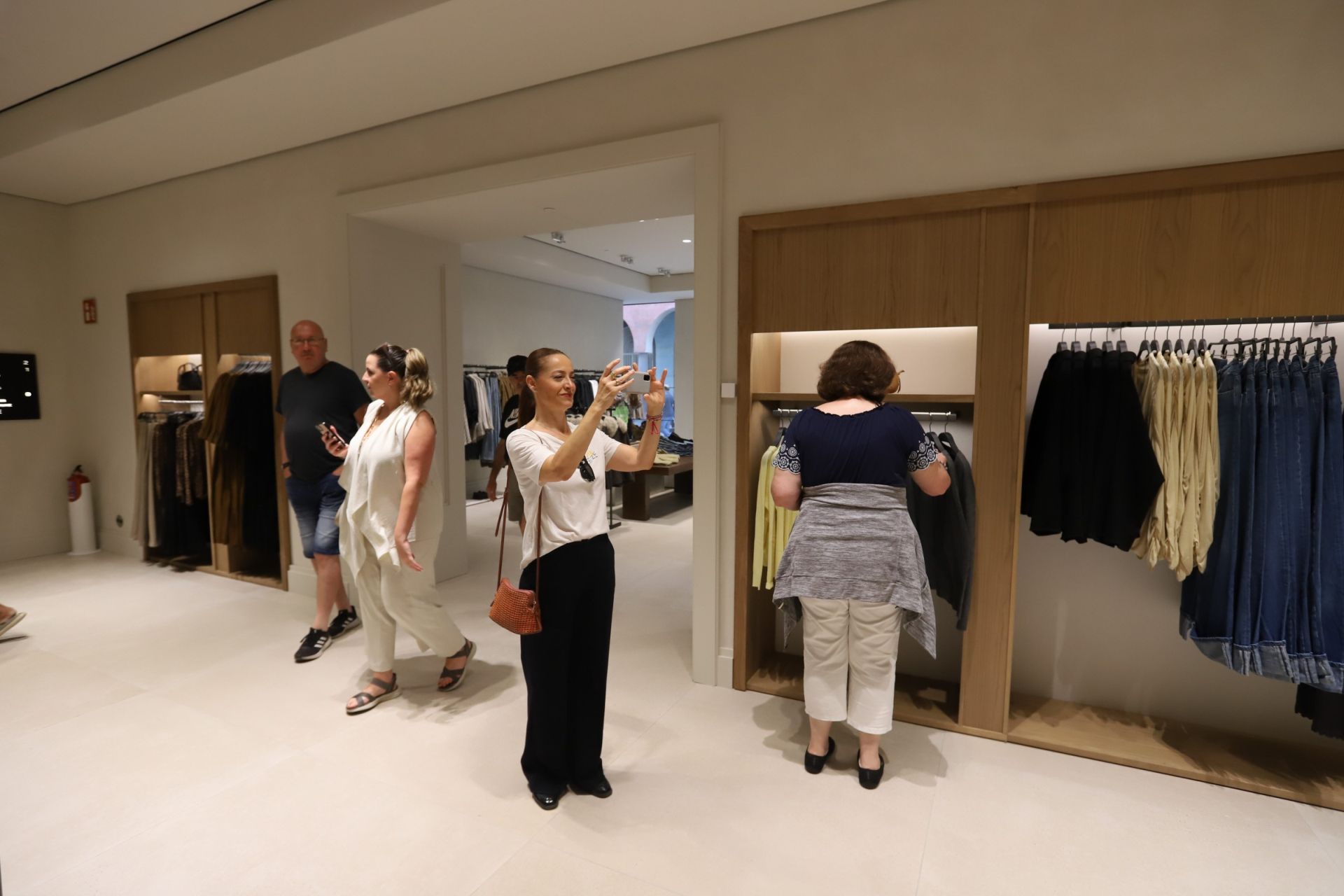 En imágenes, la inauguración de la megatienda de Zara en Córdoba