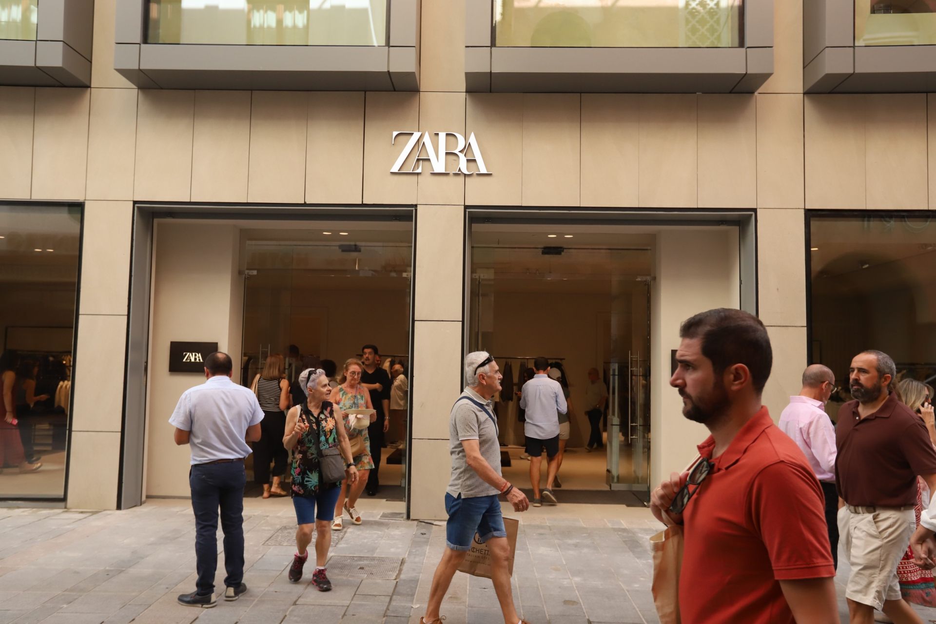 En imágenes, la inauguración de la megatienda de Zara en Córdoba