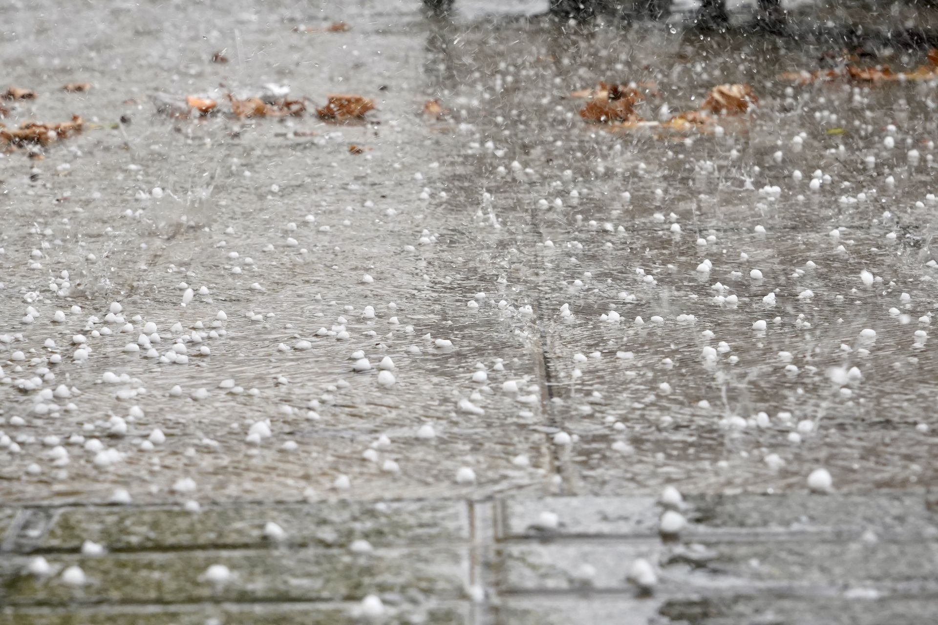 Una tromba de agua obliga a cortar calles y provoca inundaciones en Valladolid