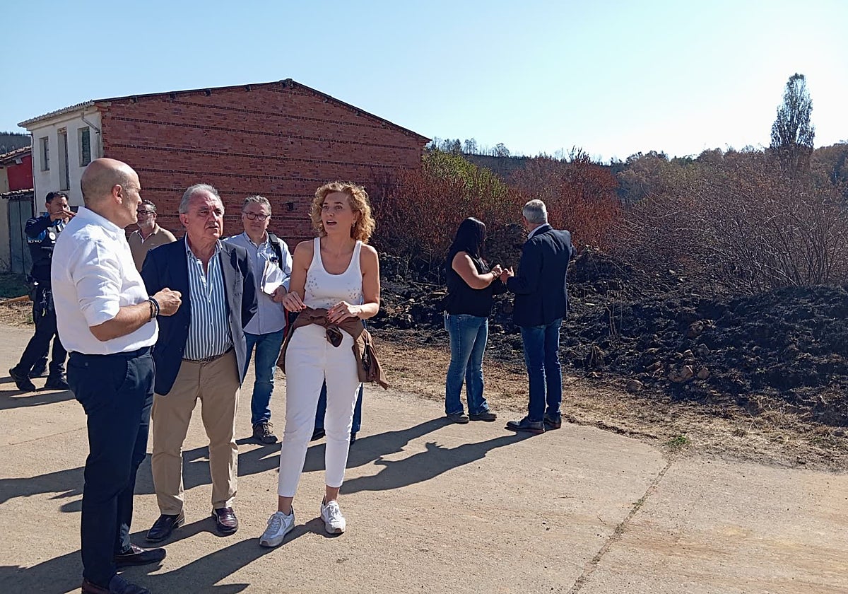Visita de la directora general de Vivienda, María Pardo, a la localidad de San Pedro de Cansoles (Palencia)