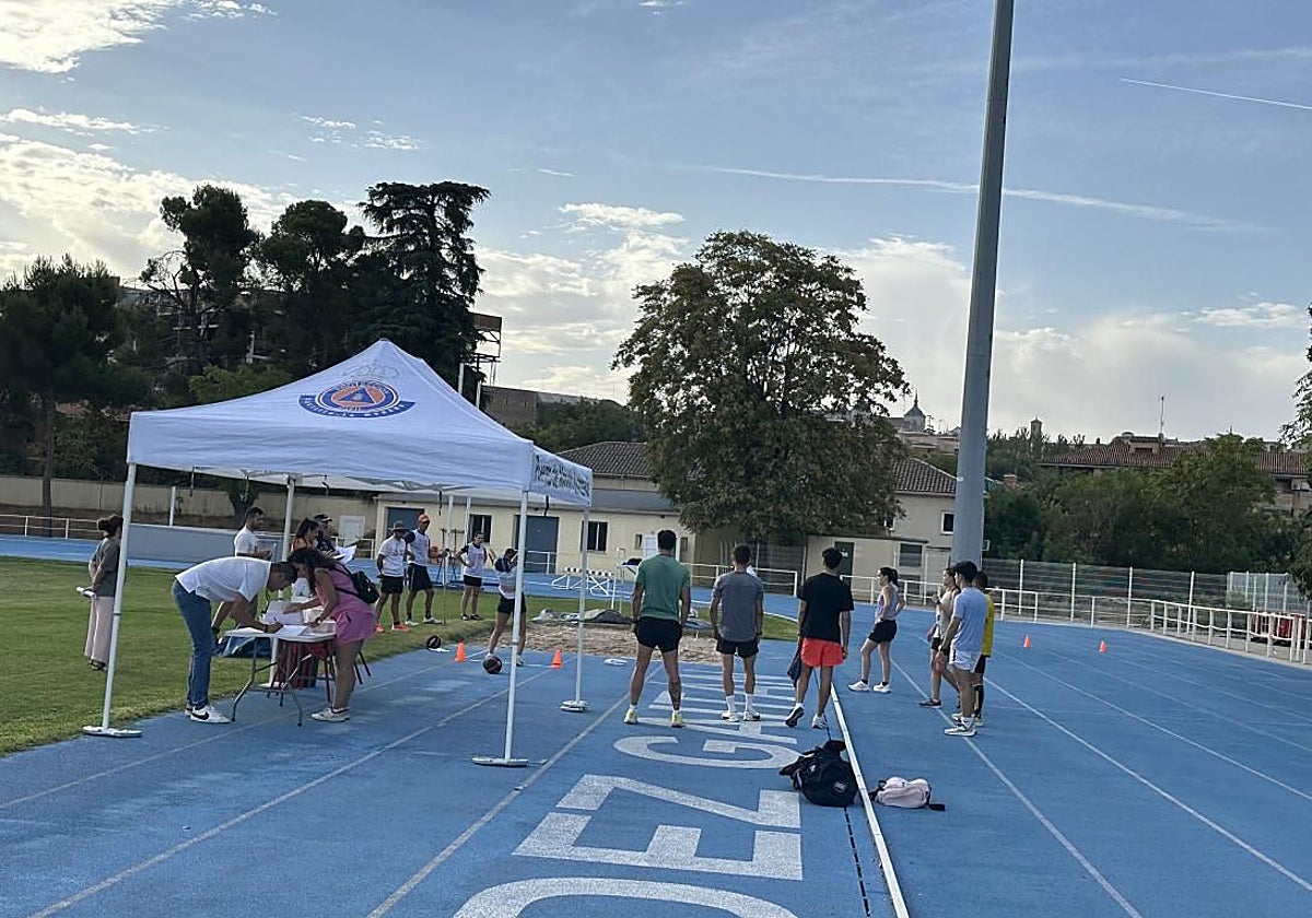 La prueba de aptitud física se celebrado en la pista de atletismo de la Escuela de Gimnasia de Toledo