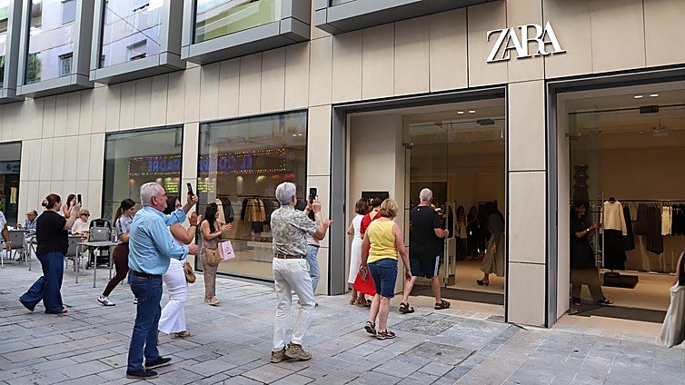 La pregunta del millón en el centro comercial de Jesús y María tras la apertura de Zara: ¿Quién ocupará sus 2.000 metros libres?