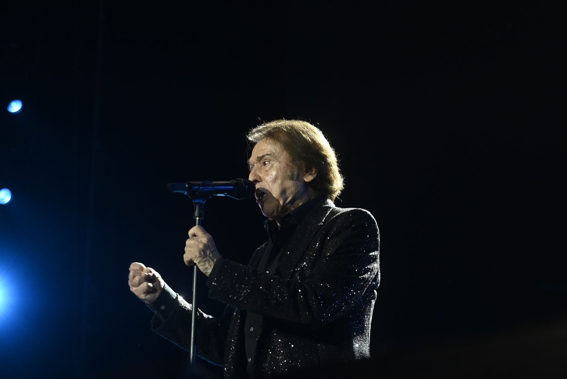 El espectacular concierto de Raphael en Córdoba, en imágenes