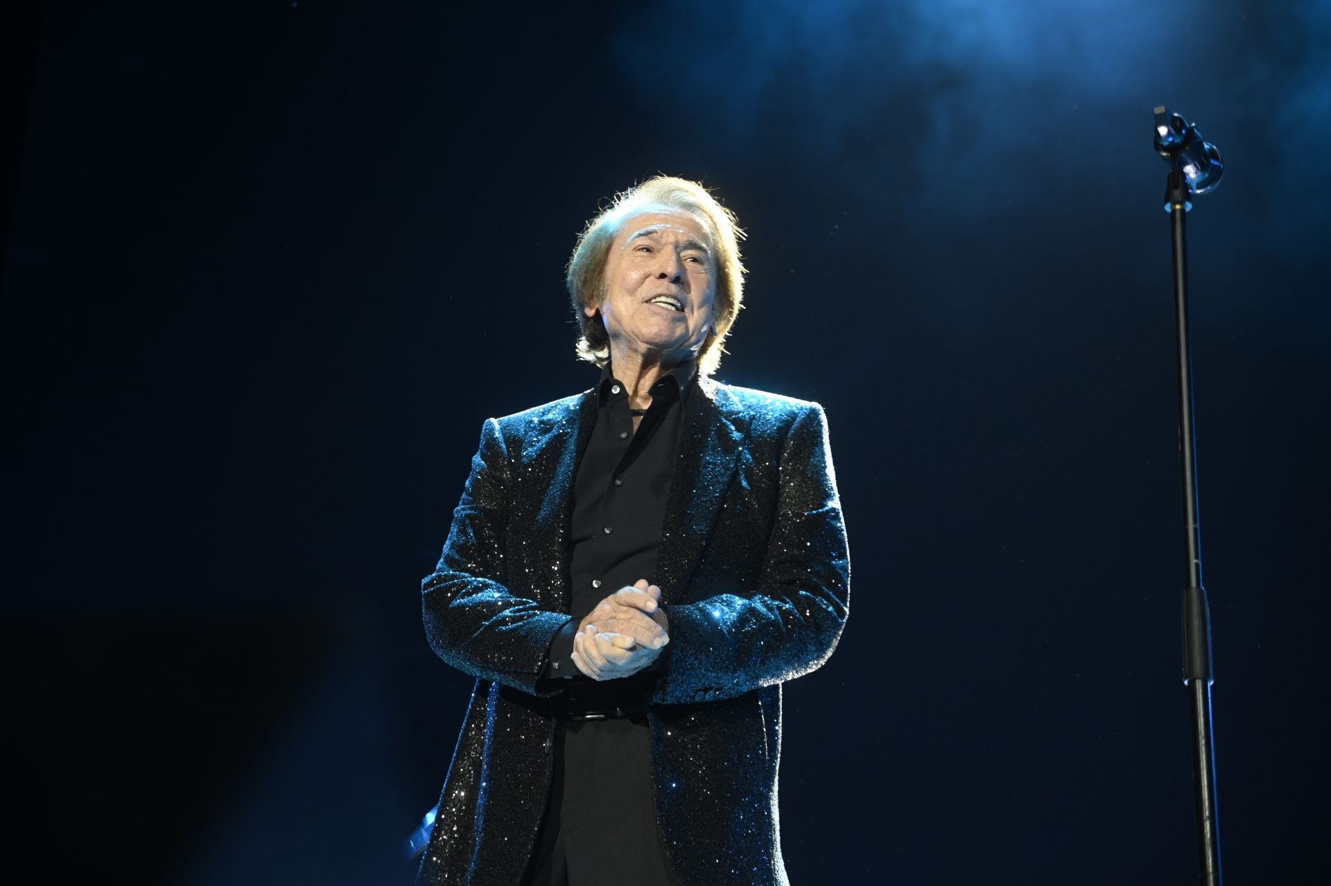 El espectacular concierto de Raphael en Córdoba, en imágenes