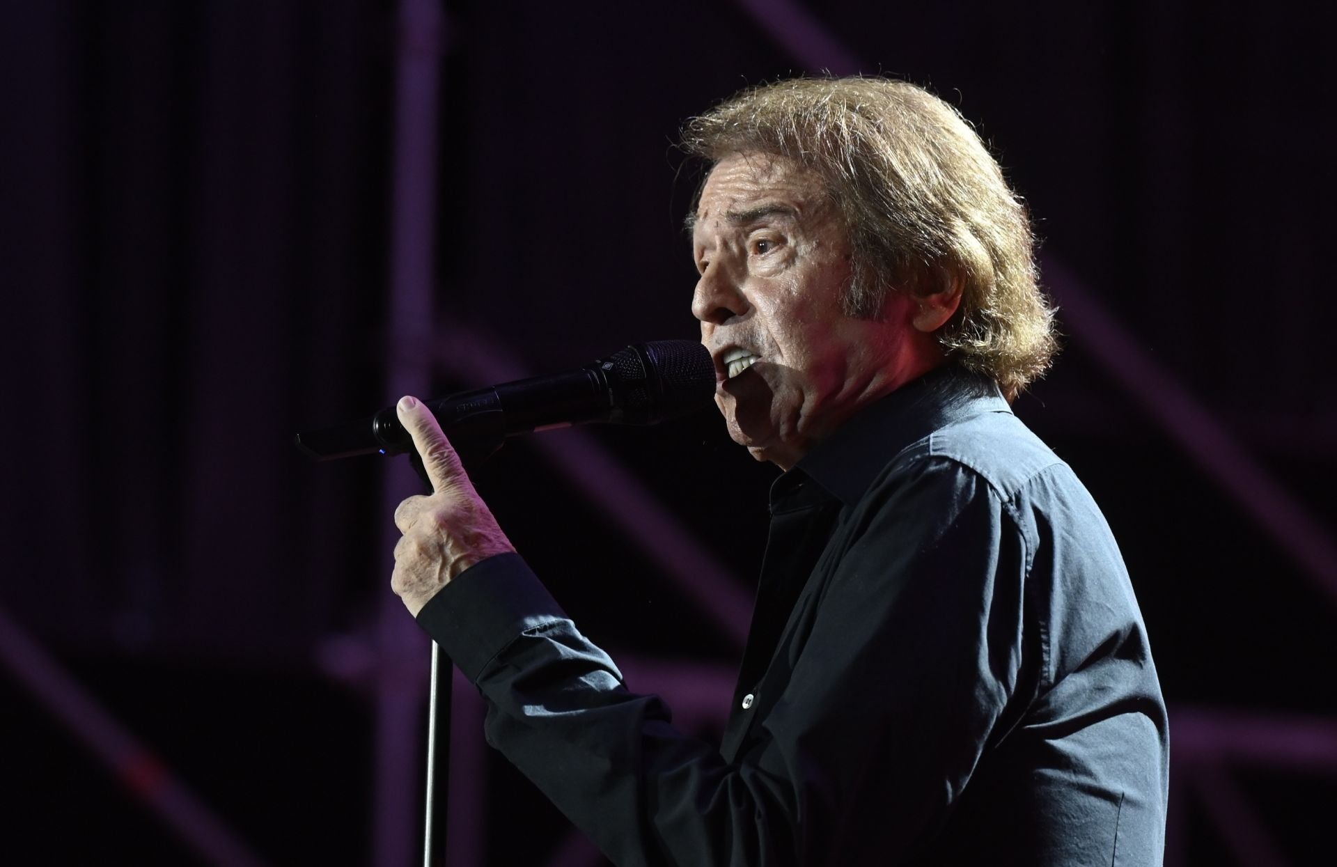 El espectacular concierto de Raphael en Córdoba, en imágenes