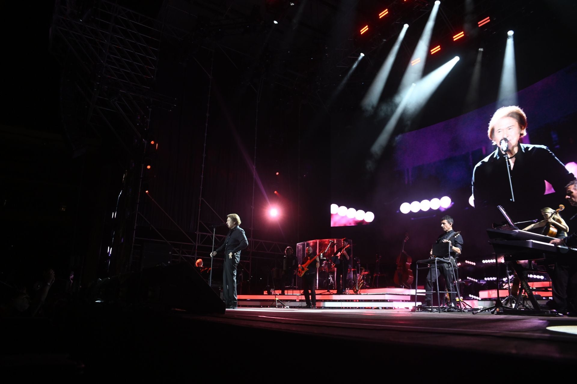 El espectacular concierto de Raphael en Córdoba, en imágenes