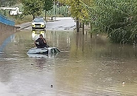 Las fuertes lluvias en Cataluña obligan a evacuar a 27 personas de un funicular, cortar carreteras y suspender vuelos