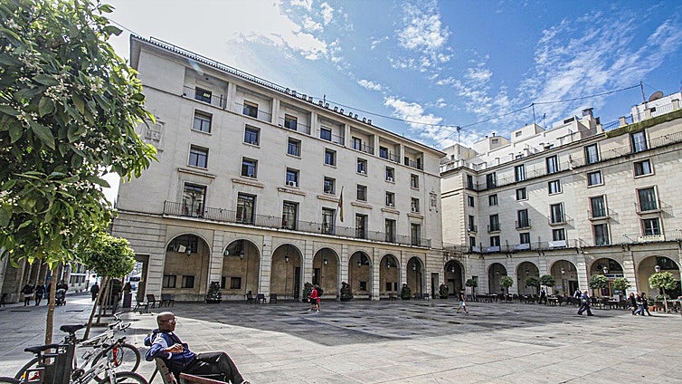 Juicio a cuatro estafadores que timaron 325.000 dólares a una pareja con el oro desde una empresa pantalla en Colombia