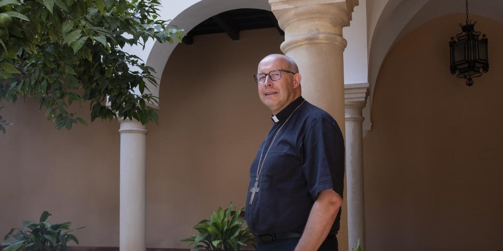 Monseñor José Antonio Satué: «Los cristianos no podemos hacer otra cosa que acoger a los inmigrantes»