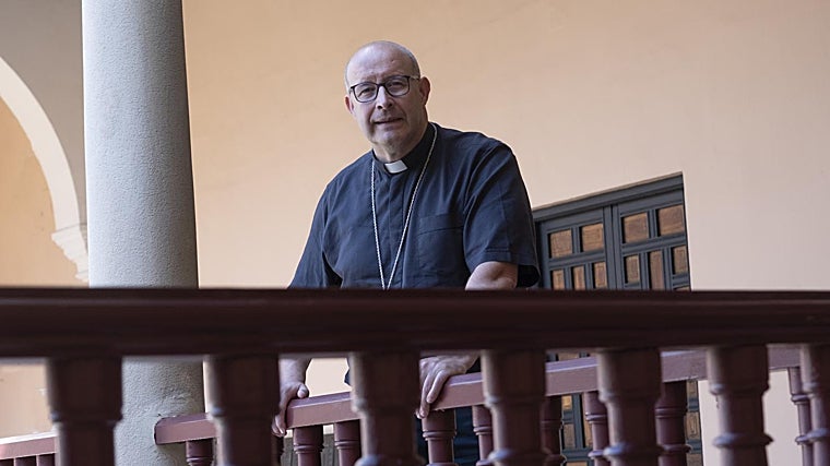 Monseñor Satué tras la entrevista con ABC
