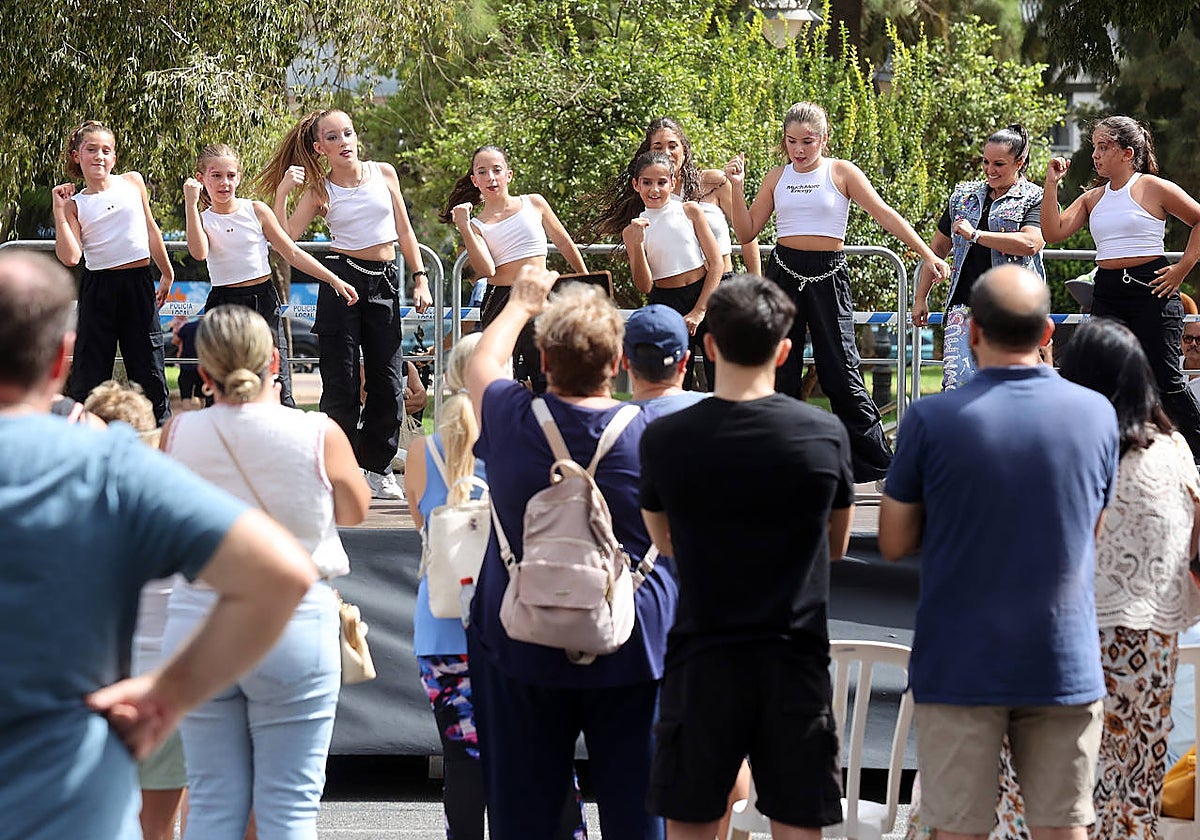 Niñas, durante una actuación