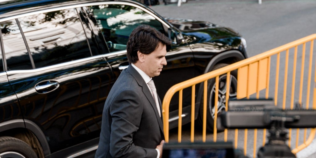 La juez envía al banquillo al novio de Ayuso por fraude fiscal sin esperar a la Audiencia