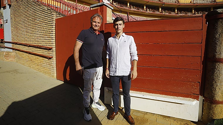 Quintana (derecha) junto a su apoderado Antonio Tejero