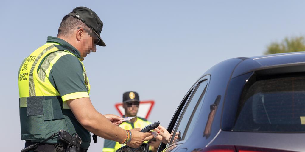 Denunciado en Santander un conductor sin carné, seguro, ni ITV, positivo en drogas y con hachís en el coche