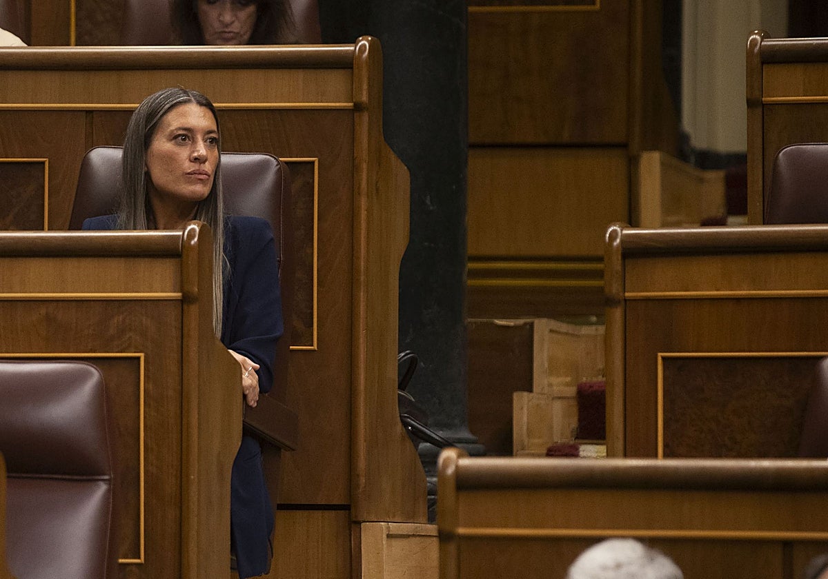 La portavoz del Grupo Parlamentario Junts en el Congreso, Míriam Nogueras, sentada en su escaño durante el debate sobre la delegación de competencias de inmigración a la Generalitat de Cataluña