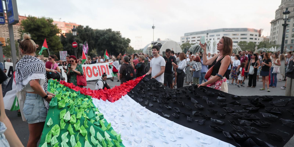 El Parlament da apoyo a la flotilla que va a Gaza con Colau y pide romper relaciones con Israel