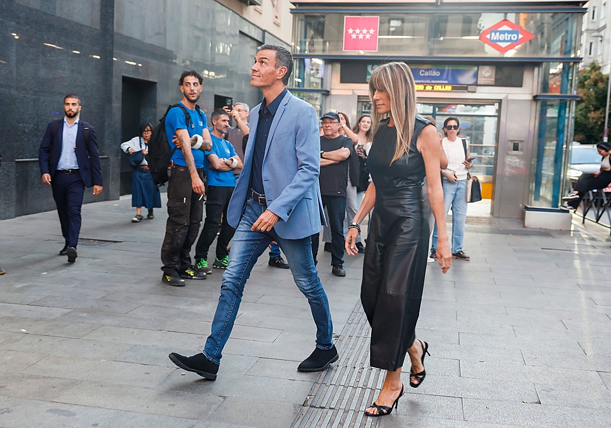 El presidente del Gobierno, Pedro Sánchez, y su mujer, Begoña Gómez