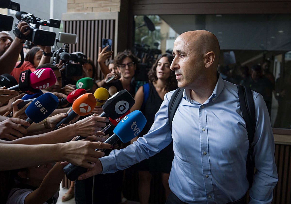 Imagen de archivo del presidente de la CHJ, Miguel Polo, el pasado viernes en los juzgados de Catarroja