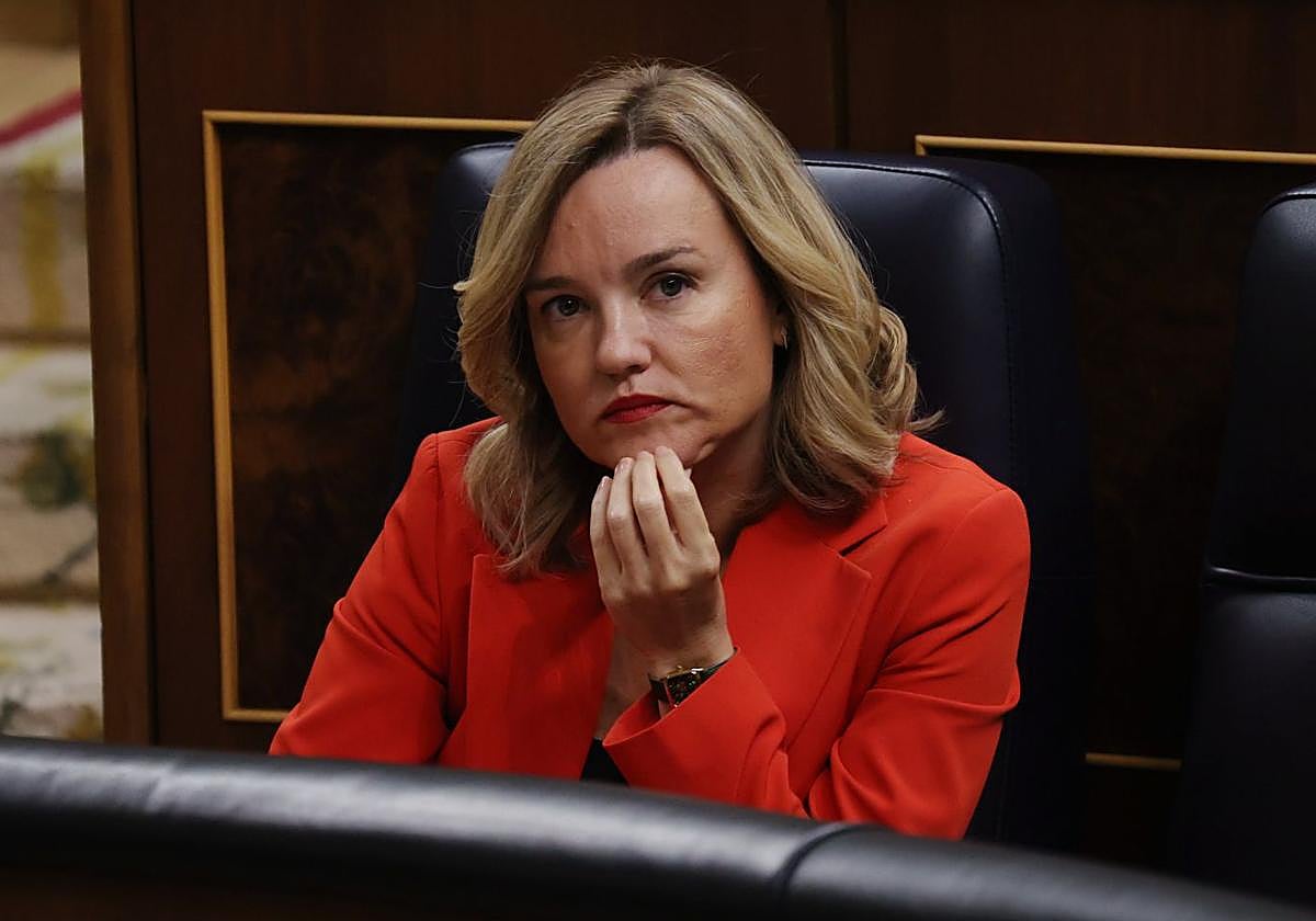 Pilar Alegría, durante la sesión de control al Gobierno