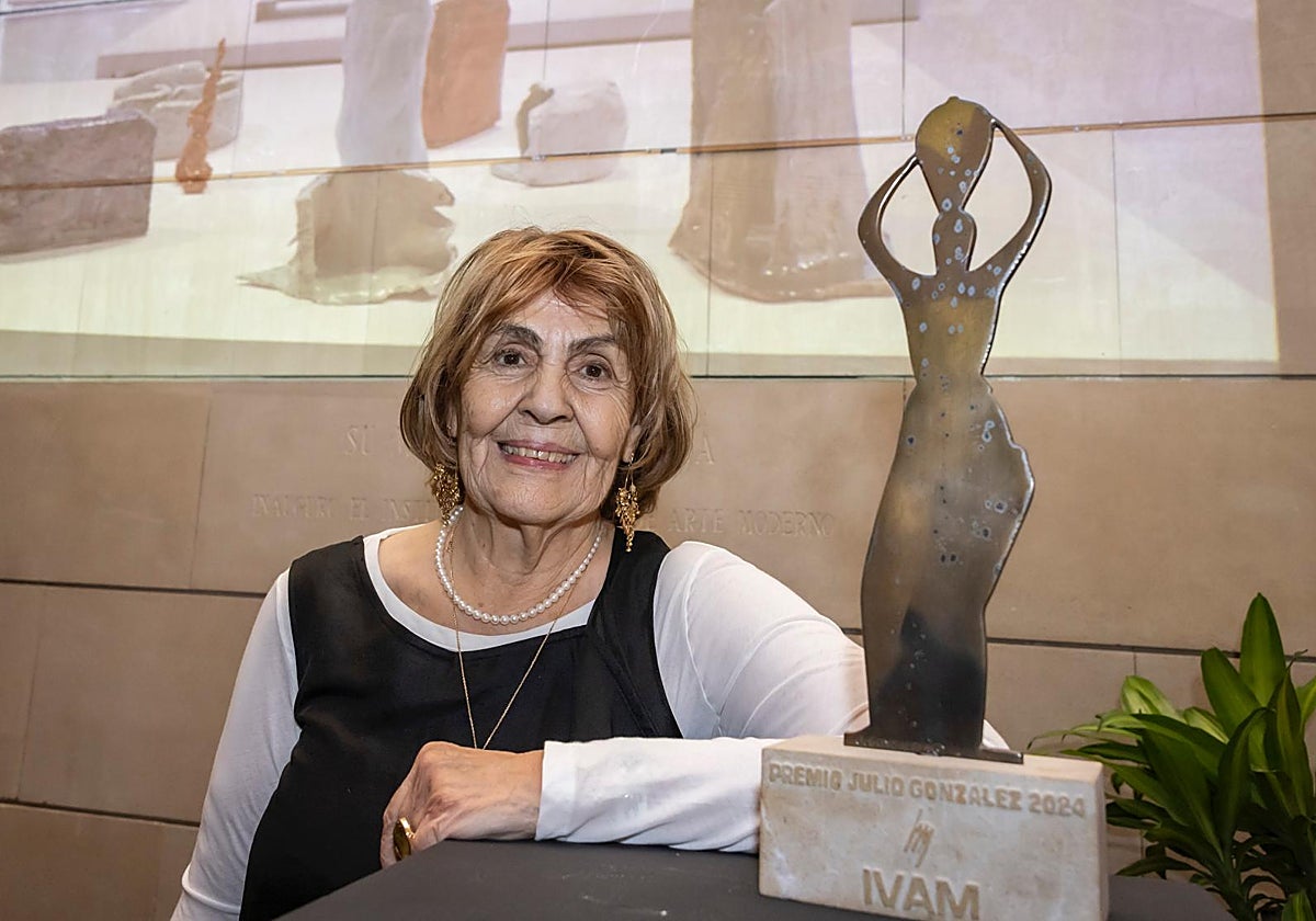 La artista Simone Fattal recibe el Premio Julio González en el IVAM como reconocimiento a tu trayectoria