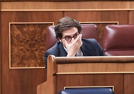 La fundación de Abascal cuestiona el discurso del Gobierno y afirma que la inmigración «genera contribución fiscal negativa»