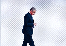 Zapatero mantiene su complicidad con China y alaba en Madrid a Pekín como «superpotencia»