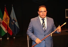 El alcalde de Almuñécar condena el «genocidio en toda regla» en Gaza y recuerda a Khan Younir, con la que está hermanada