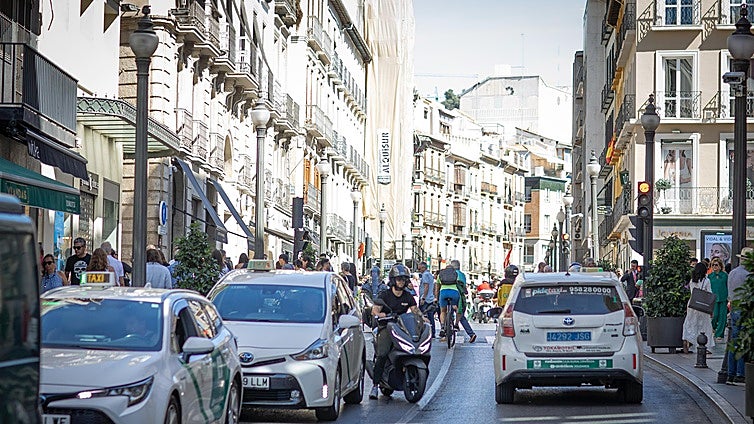 Ayuntamientos socialistas de Granada se unen a última hora contra la Zona de Bajas Emisiones de la capital