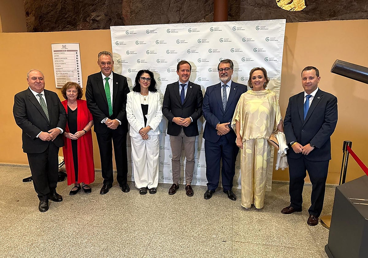 Representantes públicos y de la AECC este jueves en Toledo