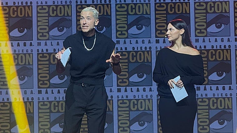 Los actores Taz Skylar y Dafne Keen ejercen de maestros de ceremonias en la inauguración del evento