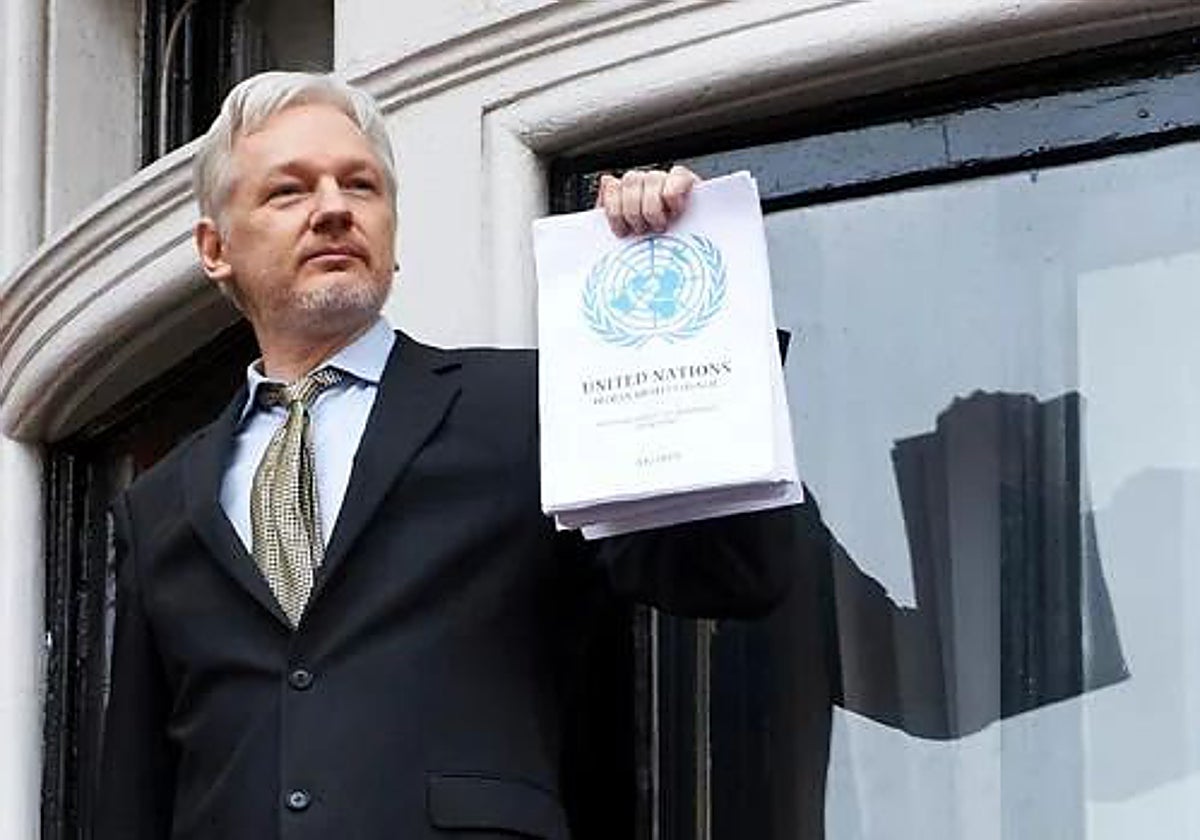 Julian Assange durante su asilo en la embajada
