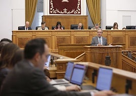 Luz verde al 'techo de gasto' de 2026 en Castilla-La Mancha con el rechazo de la oposición:  el PSOE lamenta que PP y Vox hayan traído el 'no de casa'