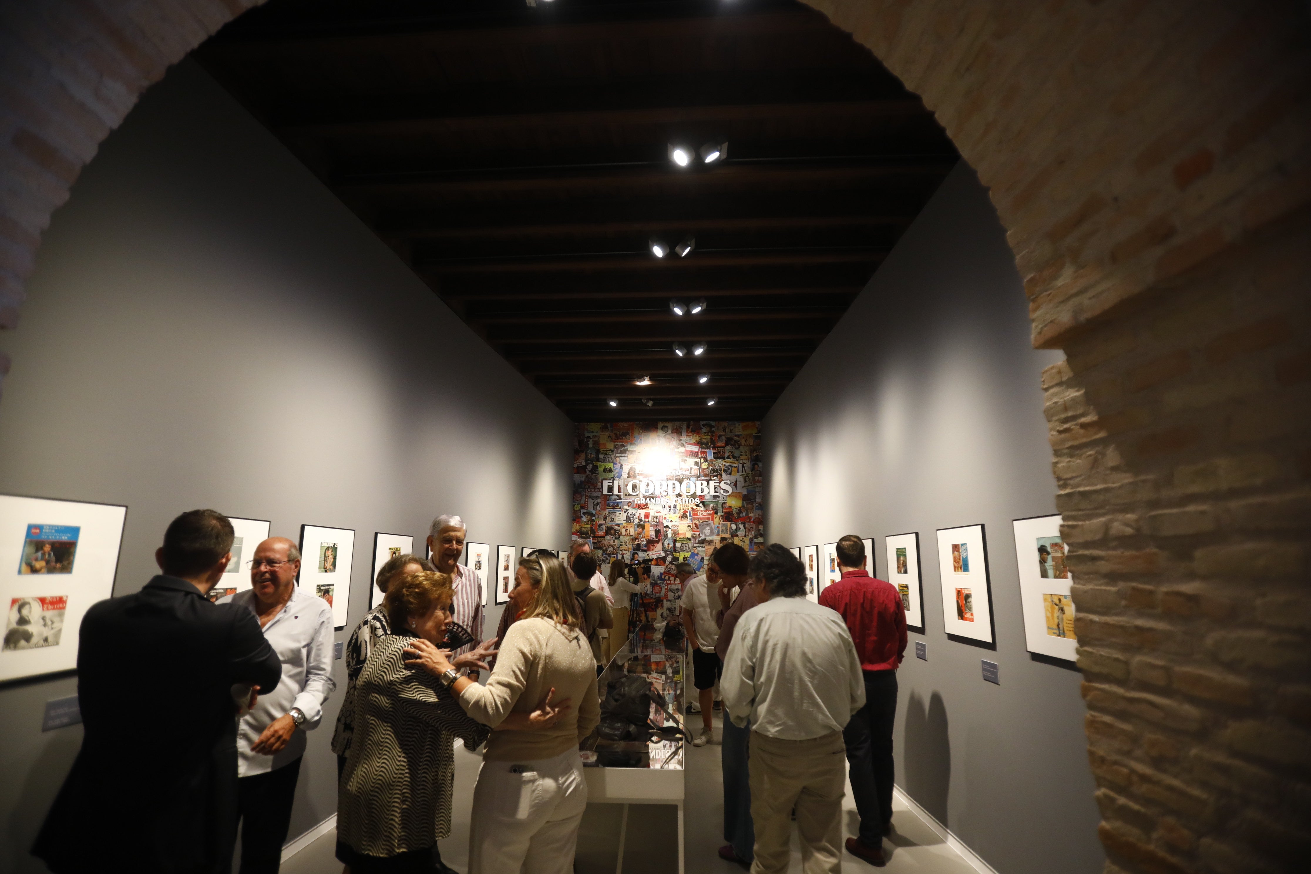 La singular exposición discográfica sobre El Cordobés, en imágenes