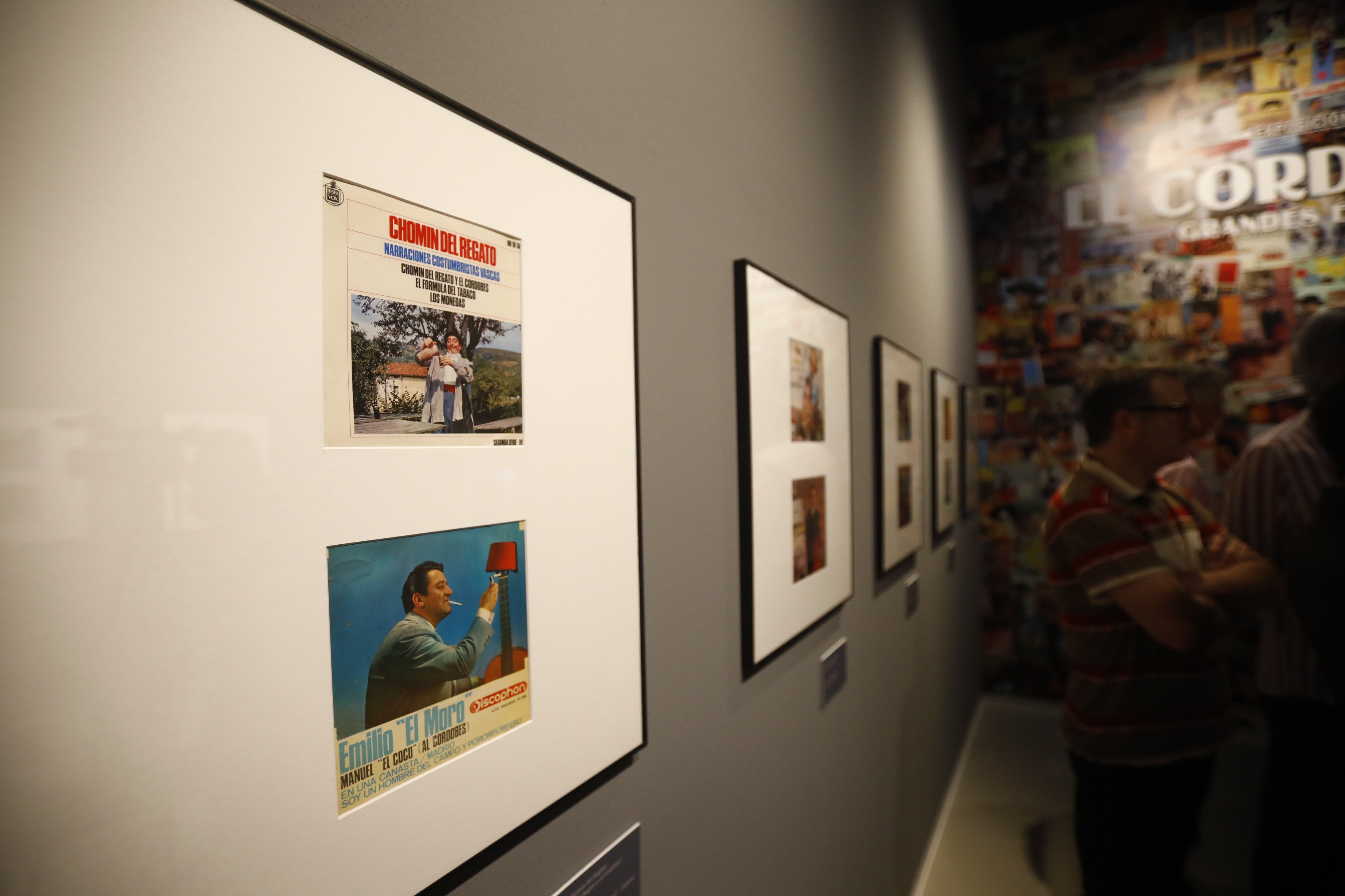La singular exposición discográfica sobre El Cordobés, en imágenes