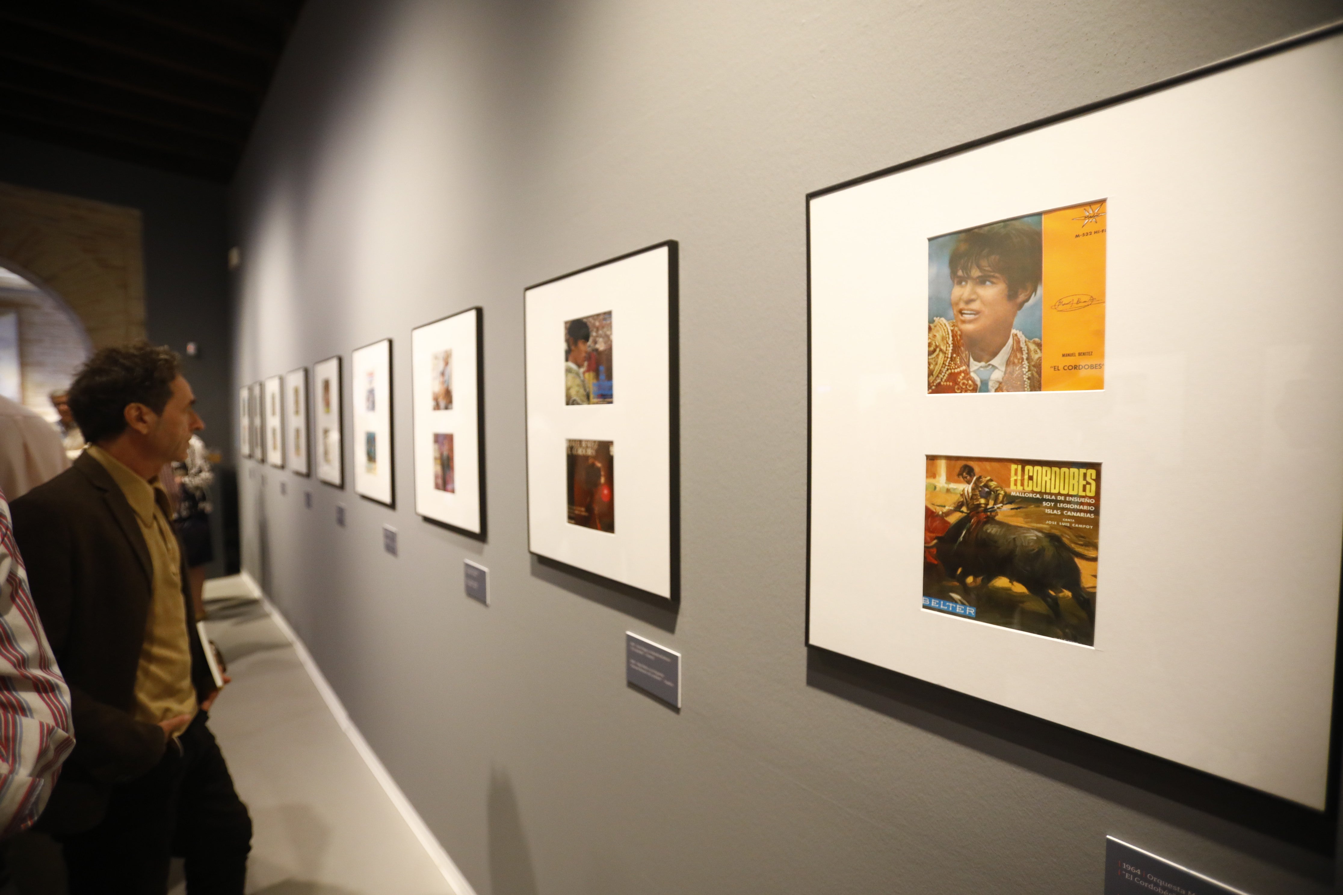 La singular exposición discográfica sobre El Cordobés, en imágenes