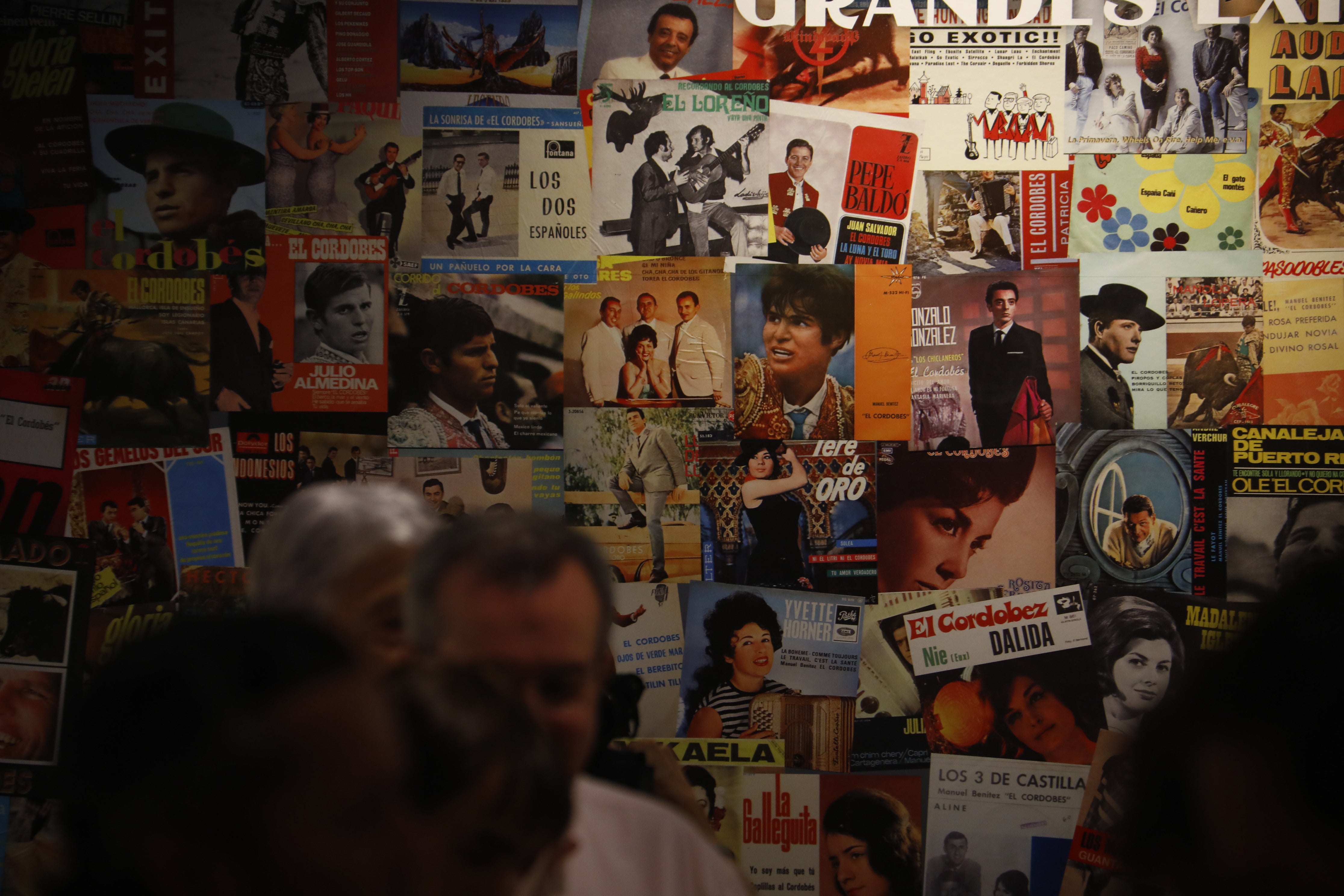 La singular exposición discográfica sobre El Cordobés, en imágenes
