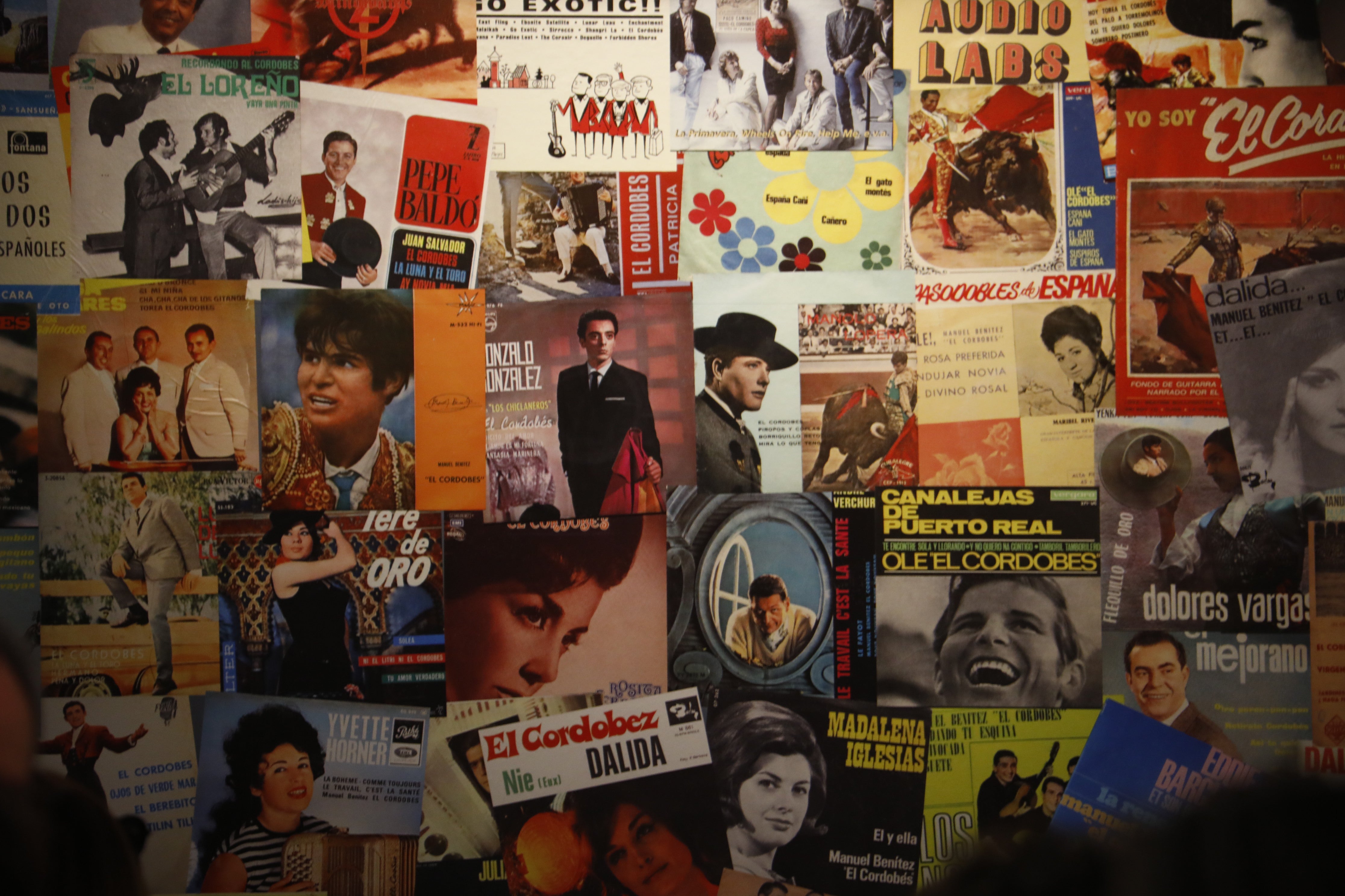 La singular exposición discográfica sobre El Cordobés, en imágenes