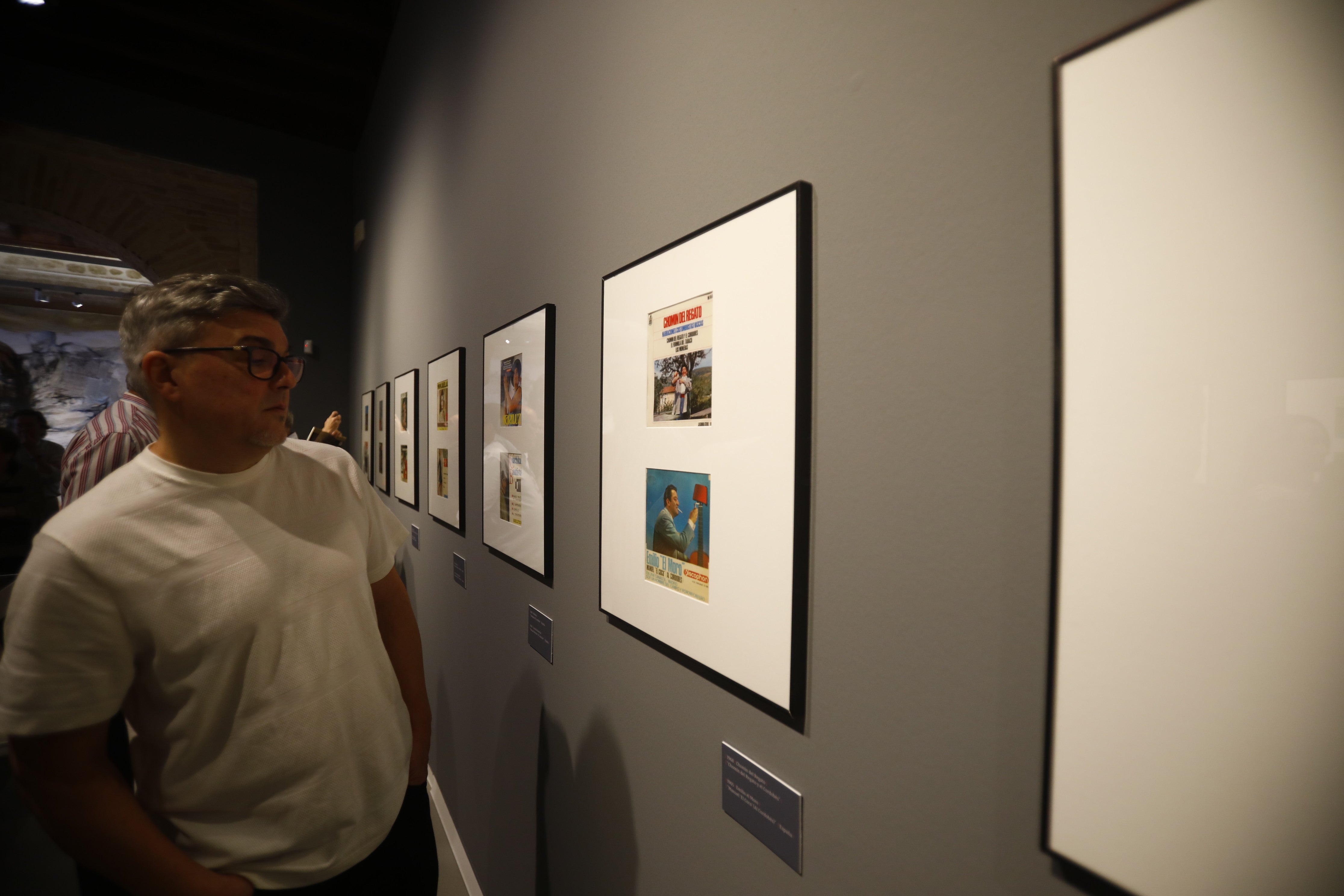 La singular exposición discográfica sobre El Cordobés, en imágenes