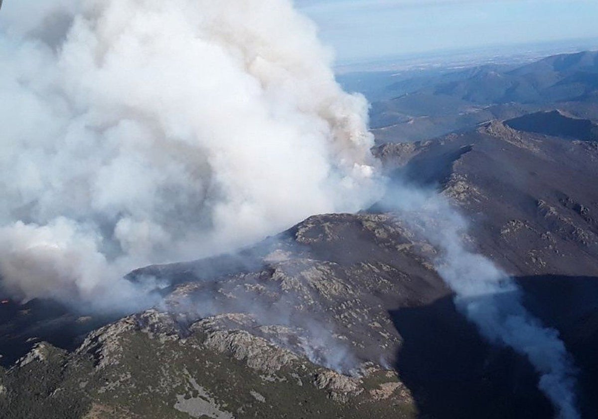 Incendio en Peñalba de la Sierra