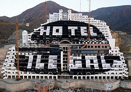 Carboneras critica al Gobierno por no atender sus solicitudes para abordar el futuro del Algarrobico