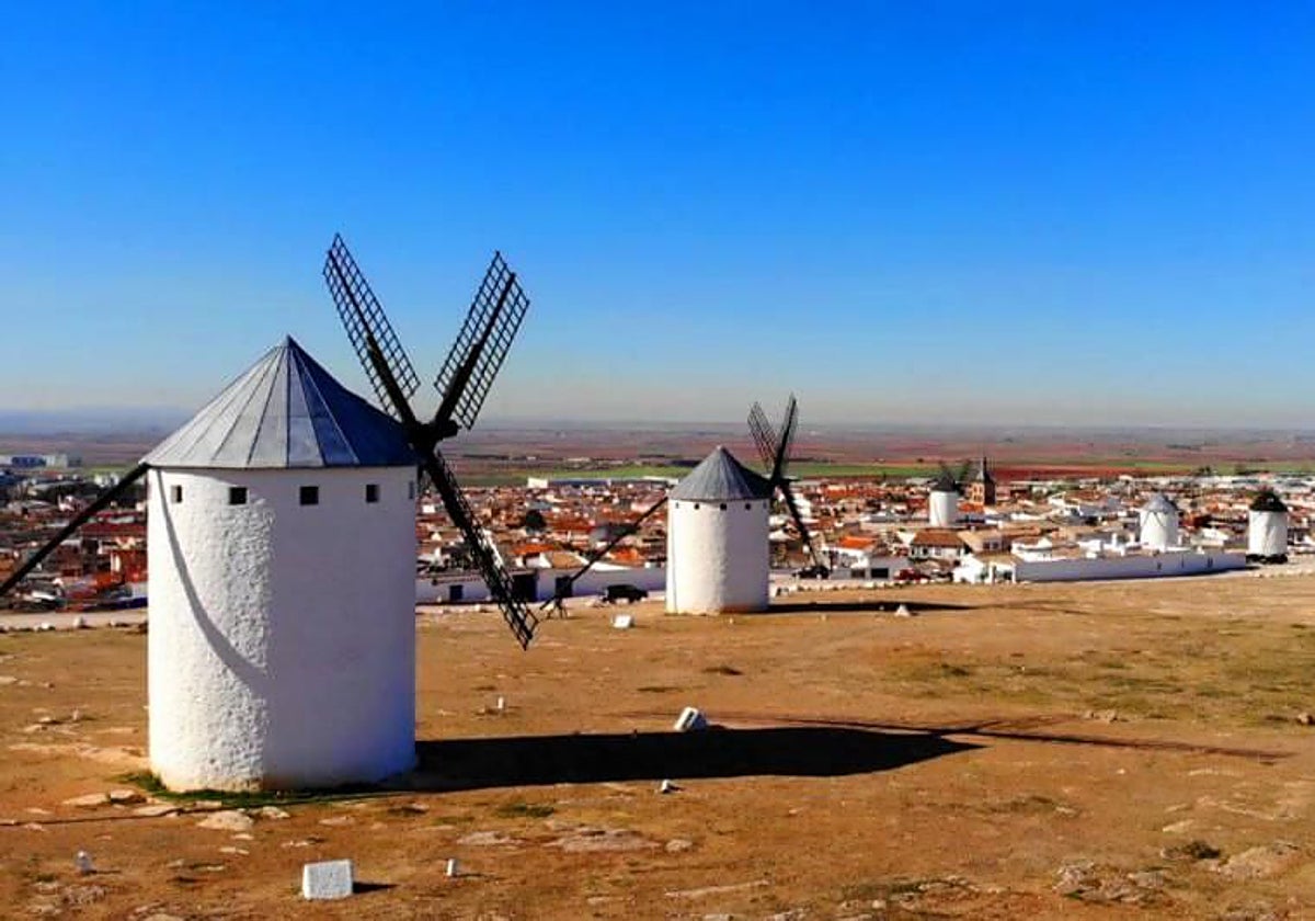 El Tren de los Molinos con dirección a Campo de Criptana vuelve a partir este sábado de Madrid