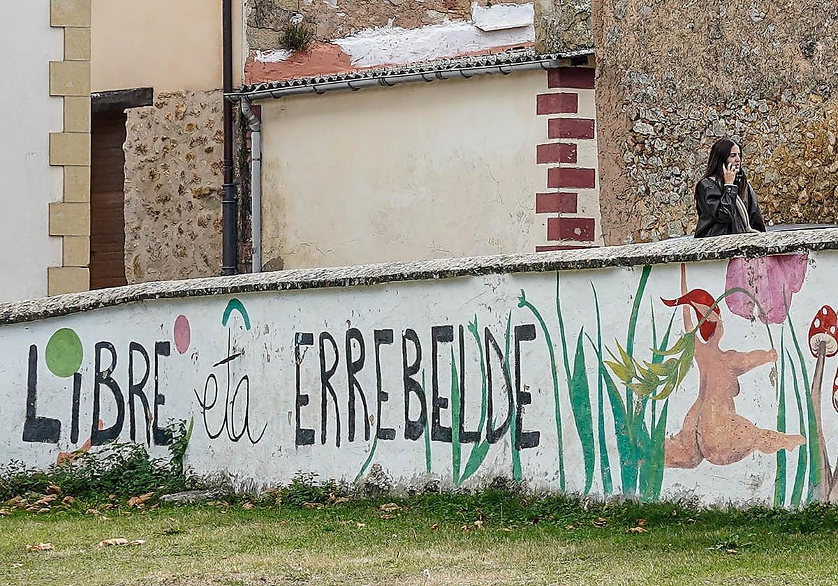 Uno de los muros interiores del campamento