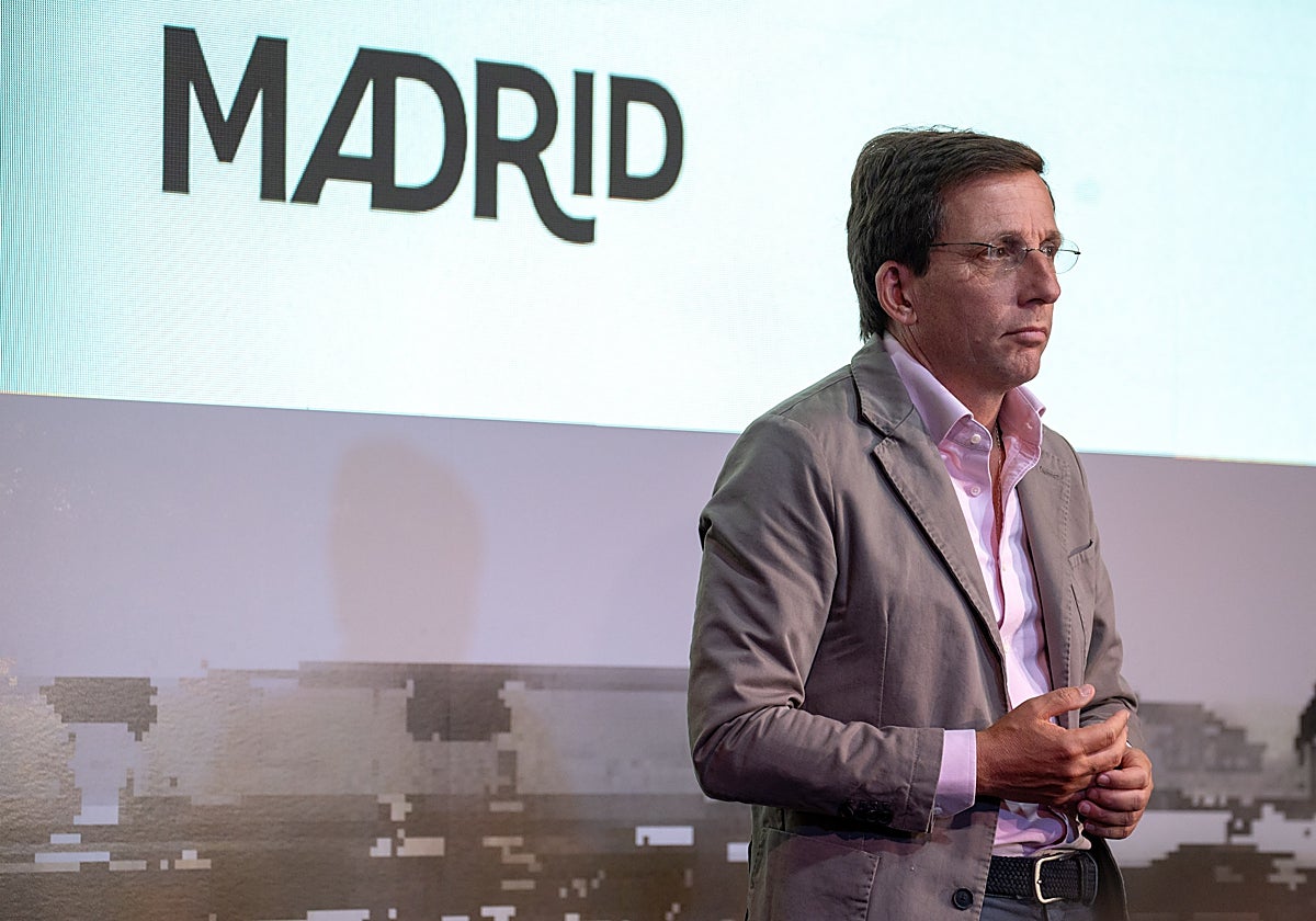 El alcalde de Madrid, José Luis Martínez-Almeida, en la entrega de los reconocimientos de la ciudad al turismo de Madrid