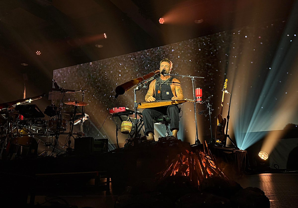 Imagen de Xavier Rudd en su concierto en el Roig Arena de Valencia