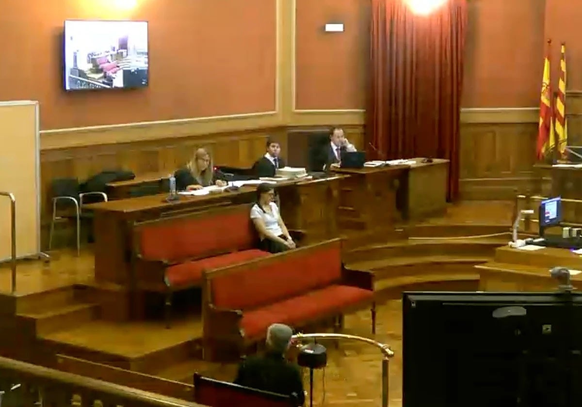 Montserrat Nin, la aspirante a mossa, durante el juicio en la Audiencia de Barcelona, el pasado junio